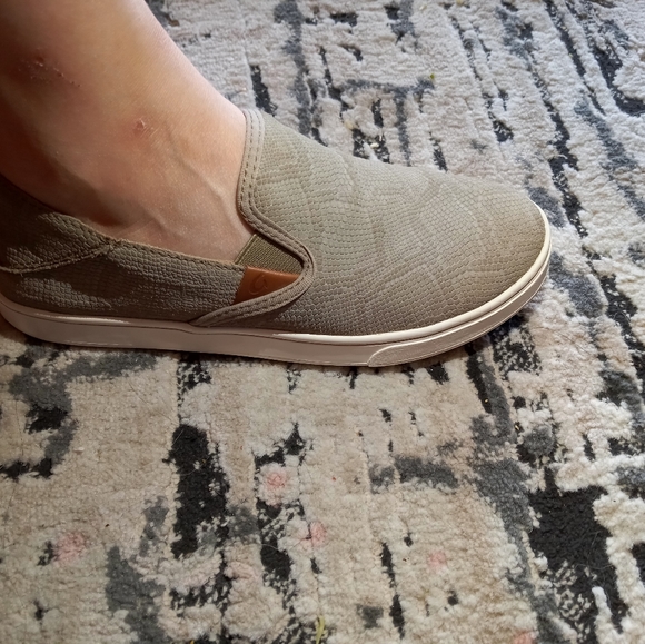 Olukai - Picture 9 of 10